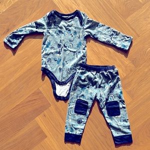 Patagonia baby capilene Midweight crew and bottoms size 12-18m